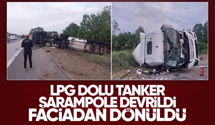 LPG dolu tanker kaza yapıp şarampole devrildi.