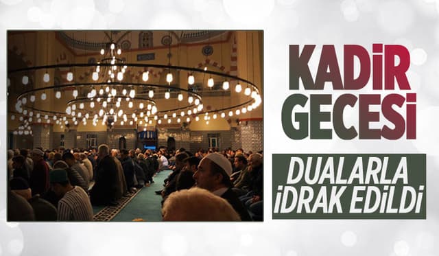 Kadir Gecesi'nde vatandaşlar camilere akın etti