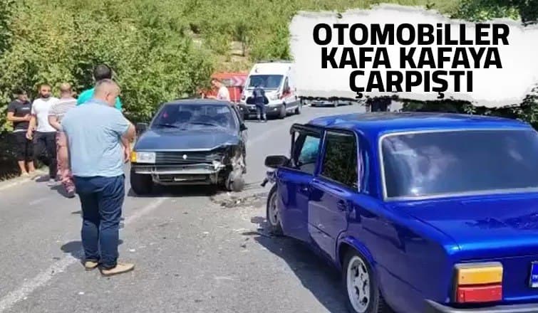 İki Otomobil Kafa Kafaya Çarpıştı