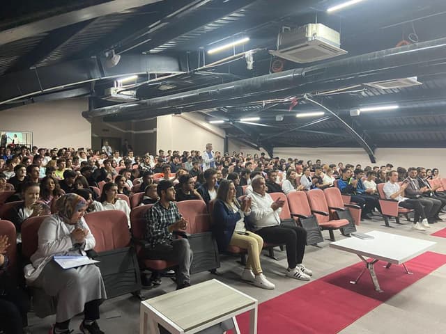 Kale Okulları Öğrencileri Konferans Heyecanı Yaşadı