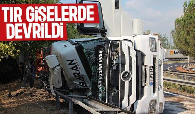 Kocaeli'den Yola Çıktı, Akyazı Gişelerinde Kaza Yaptı