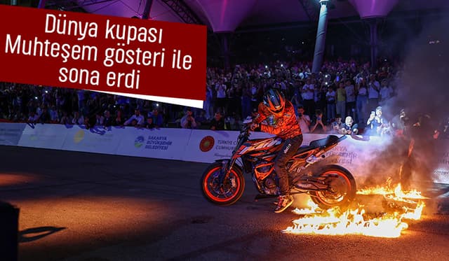 Dünya kupası kapanış seremonisi nefesleri kesti