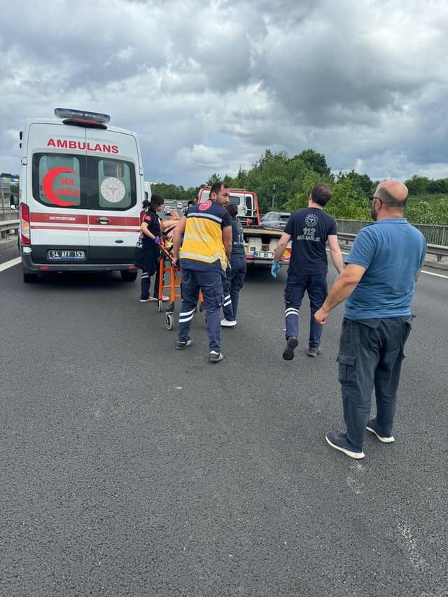 Sakarya düzce sınırında kaza: 6 yaralı