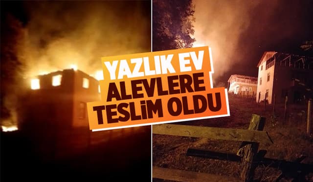 Çatıda Çıkan Yangın İki Katlı Evi Alev Topuna Çevirdi