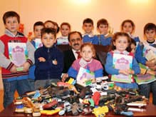 'Oyuncak Silahını Getir, Bir Kitabın Olsun'