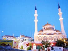 Gezici Dev Çay Evi Yenikent'te 