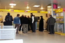 Telefondaki sese kulak verdi, dolandırılıyordu!