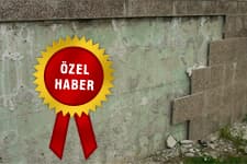 ADARAY durağının duvarında bulunan fayanslar döküldü