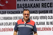Faiz lobisine karşı pankart astı