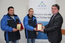 Yangında hayat kurtaran elektrik işçileri ödüllendirildi