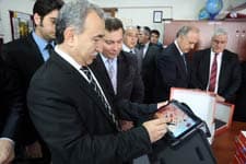 671 öğrenci ve 764 öğretmene tablet bilgisayar dağıtıldı