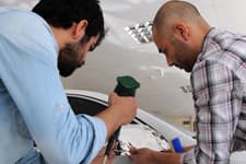 Krom kaplı otomobil, alıcısını bekliyor