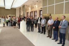 Karışık tekniğin modern eserleri Sanat Galerisi'nde