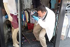 Giyim mağazasından hırsızlık yapıp kayıplara karıştı
