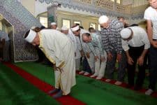 107 yaşında ama hâla namaz kıldırıyor