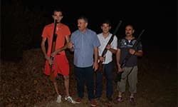 Bu köylüler tüfekle fındık nöbeti tutuyorlar!