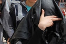 Evinde fuhuş yaptıran kuaför kadın tutuklandı
