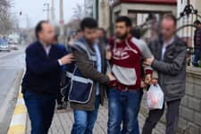 Hırsızları parmak izi yakalattı