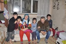 Gecekonduda jeneretörle yaşam mücadelesi
