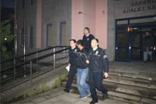 Kiralık otomobille evlerden kömür çalan 2 kişi yakalandı