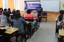 Yedi Renk, Sosyal Bilimler Lisesi'nde ülke tanıtımı yaptı