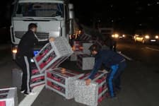 Tırdan savrulan yalıtım malzemeleri ulaşımı aksattı 