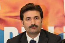 Ayhan Sefer Üstün'den ilk değerlendirme