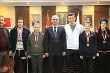 Sapancalı Kick Boks sporcuları, başkan Yılmazer'in misafiri oldular