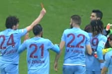 Sakaryalı futbolcu Salih Dursun'dan hakeme kırmızı kart