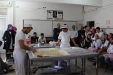 Yunus Çiloğlunda Baklava Atölyesi