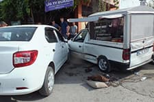 Otomobilin çarptığı seyyar satıcı yaralandı