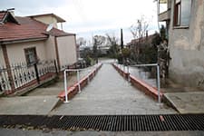 Sapancada sokağa korkuluk monte edildi