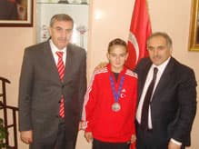 Karateci Büşra, Başkan Ali İnci'yi Ziyaret Etti