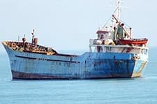 Karasu sahilinde demir atan geminin sırrı ortaya çıktı