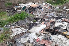 Kanlıçay Deresi'nin çevresi çöpten görünmüyor