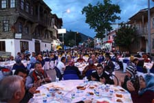 Sofralar bu kez Taraklıda kuruldu