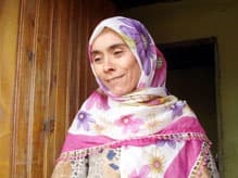 Elde Çamaşır Yıkarken Gördüler Makine Hediye Ettiler