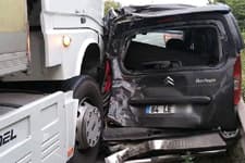 TIR, hafif ticari araca çarptı