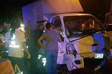 Söğütlü'de kamyonet, hafif ticari araç ile çarpıştı
