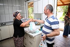 Depremde enkazdan topladığı tuğlalarla fırın yaptı ve...