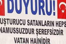 Tepebaşı'nda astıkları afiş ile gündeme oturdular