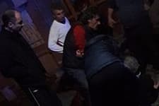 ''Sessiz olun'' dedi, bıçaklandı!