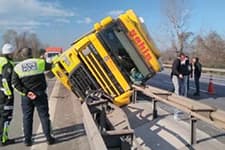 TIR sürücüsü direksiyon başında kalp krizi geçirdi