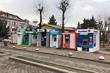 ATM'lerin para çekme yerlerini kırarak hırsızlık yapmak istediler