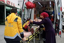 Öğrenci servisiyle panelvan araç çarpıştı