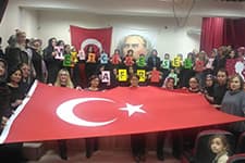 Anneler Mehmetçiği unutmadı
