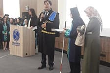 Fedakar anneye "Fahri Mezun Belgesi"
