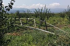 Hırsızların dadandığı elektrik direkleri tarlalara devrildi