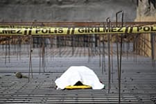 15 metre yüksekten düşerek öldü