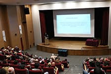 "Alzheimerda en etkili tedavi sosyalleşmektir"
